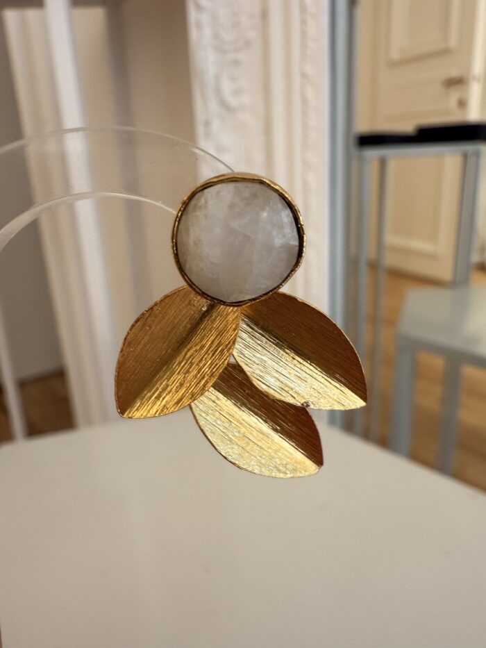 Boucles d’oreilles Pétales et Pierre de Lune – Image 3
